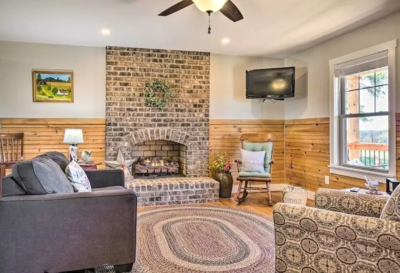 Lawndale Farmhouse W/ Fire Pit, Countryside Views!