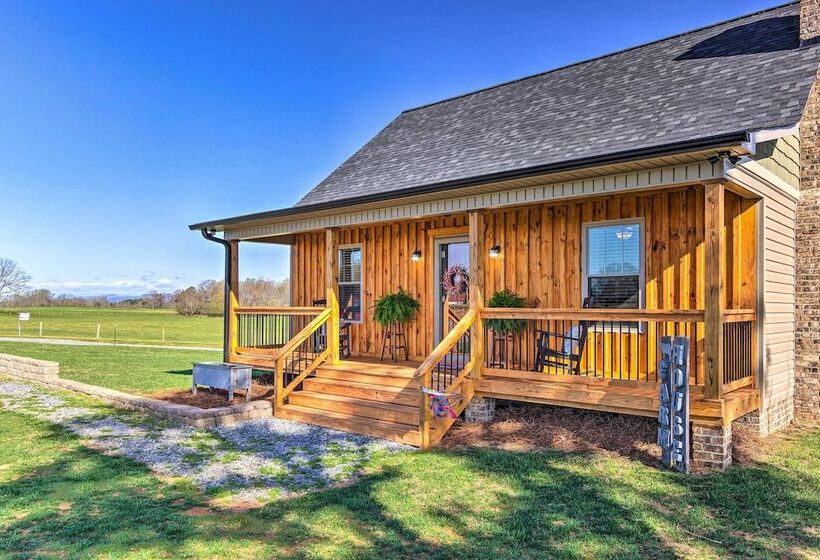 Lawndale Farmhouse W/ Fire Pit, Countryside Views!