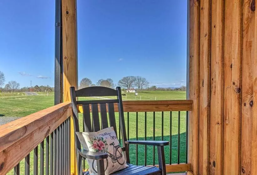 Lawndale Farmhouse W/ Fire Pit, Countryside Views!