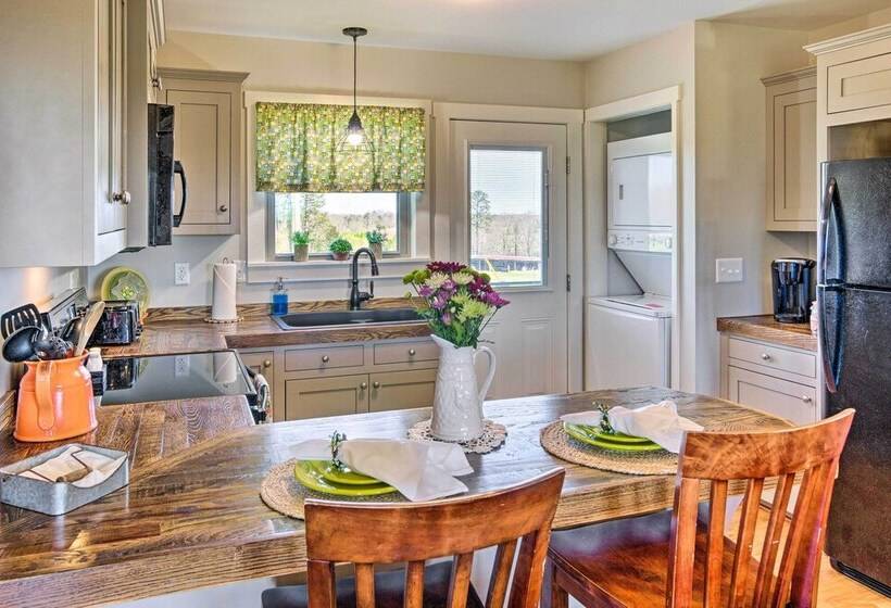 Lawndale Farmhouse W/ Fire Pit, Countryside Views!