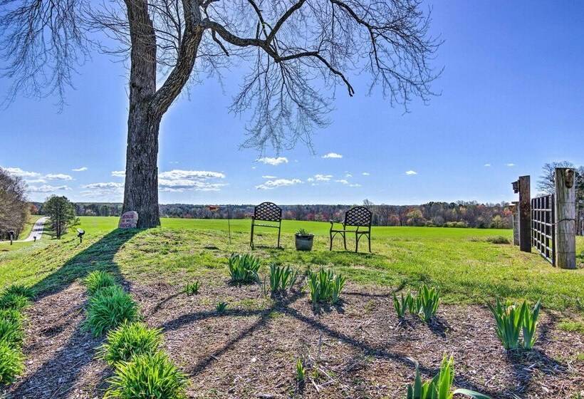 Lawndale Farmhouse W/ Fire Pit, Countryside Views!