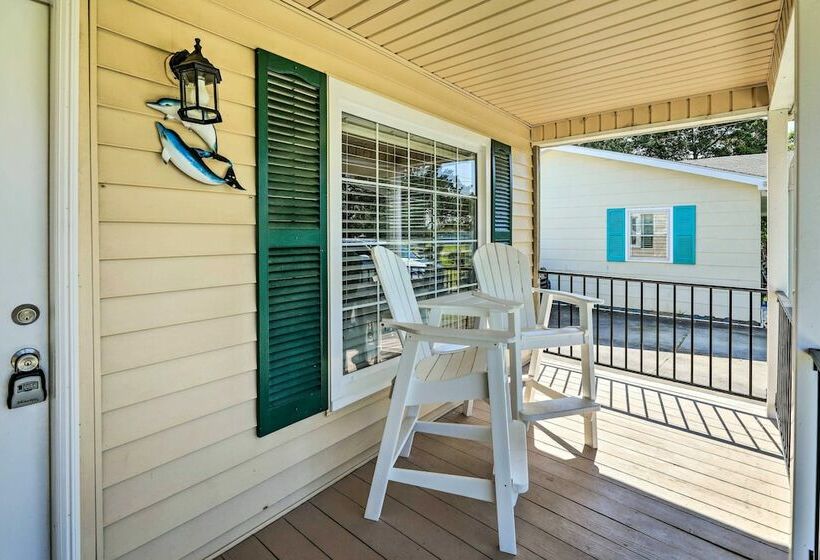 Harkers Island Home With Porch ~ 1 Mi To Marina!