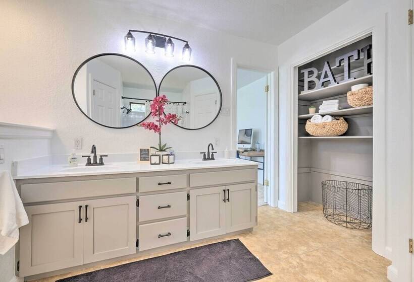 Riverfront Seguin Home W/ Dock: 3 Mi To Dtwn!