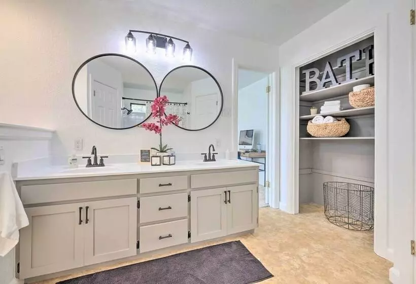 Riverfront Seguin Home W/ Dock: 3 Mi To Dtwn!