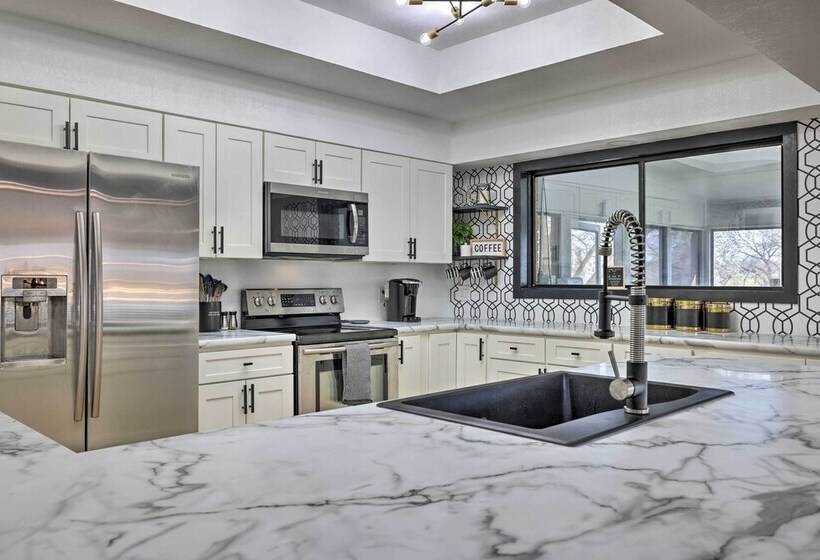 Riverfront Seguin Home W/ Dock: 3 Mi To Dtwn!