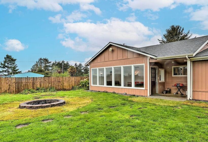 Horse And Dog Friendly Home Near Redwoods!