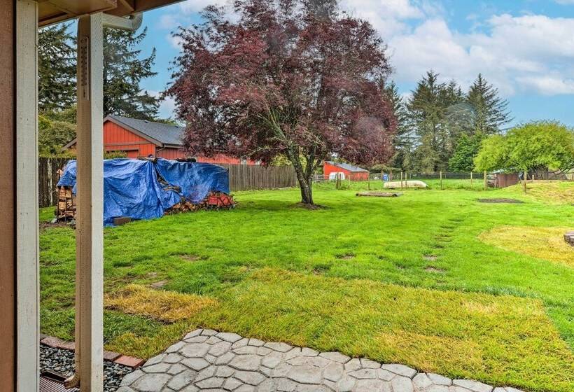 Horse And Dog Friendly Home Near Redwoods!