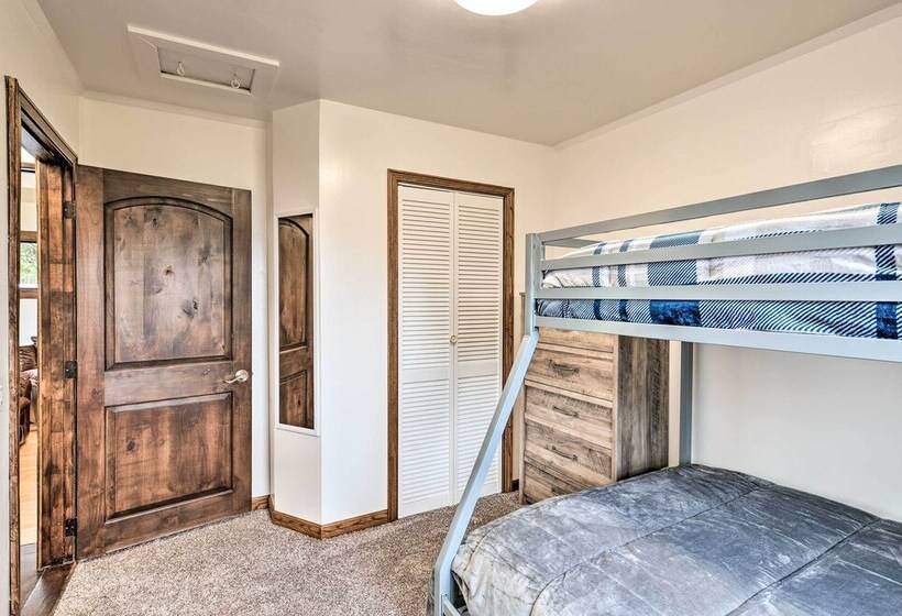 Horse And Dog Friendly Home Near Redwoods!