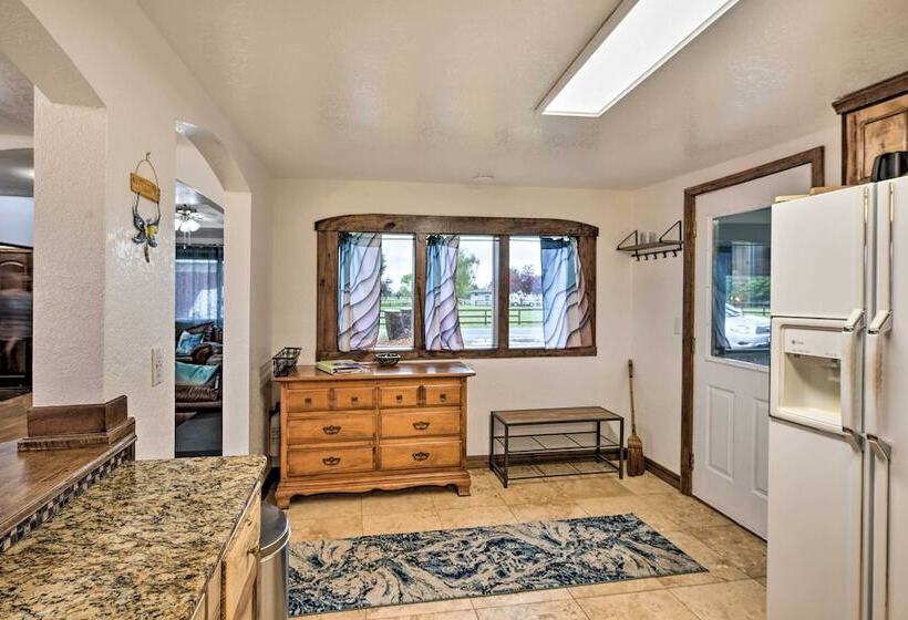 Horse And Dog Friendly Home Near Redwoods!