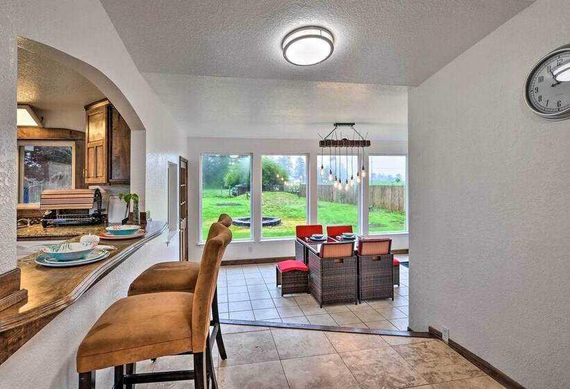 Horse And Dog Friendly Home Near Redwoods!