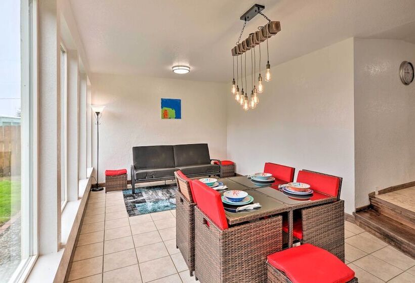 Horse And Dog Friendly Home Near Redwoods!