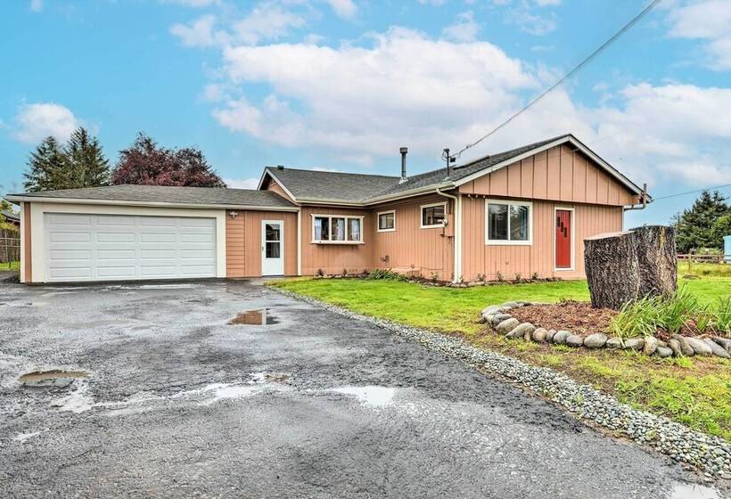 Horse And Dog Friendly Home Near Redwoods!