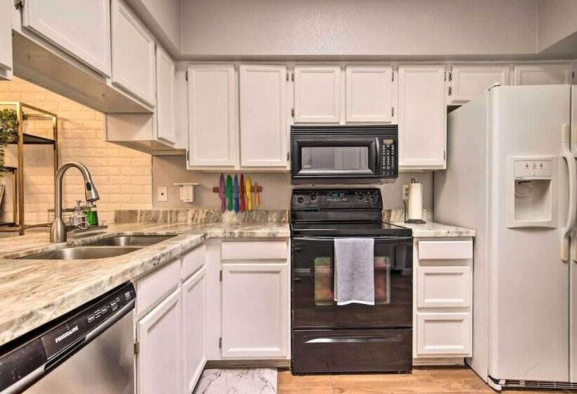 Idyllic Mesa Home W/ Turf Yard & Pool Access!