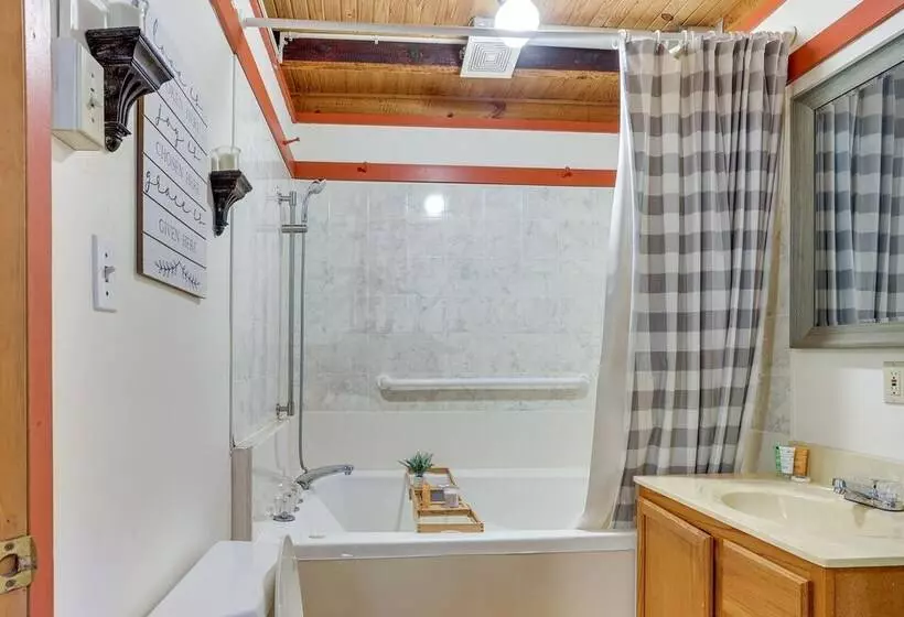 Idyllic Southern Indiana Cabin Near Patoka Lake!