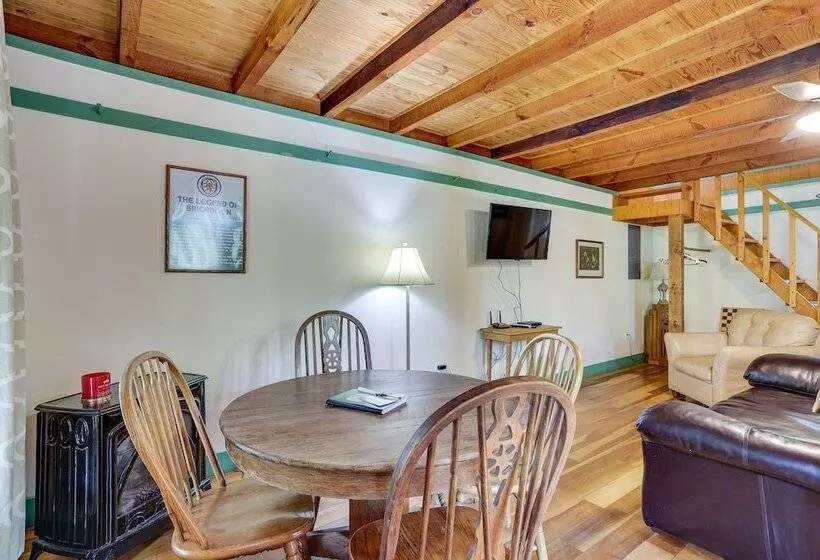 Idyllic Southern Indiana Cabin Near Patoka Lake!