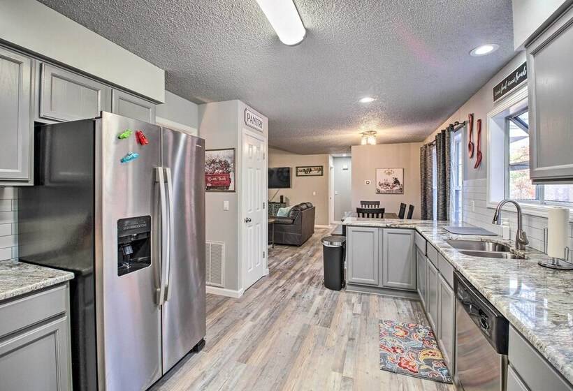 Inviting Home W/ Deck In Hot Springs Village!