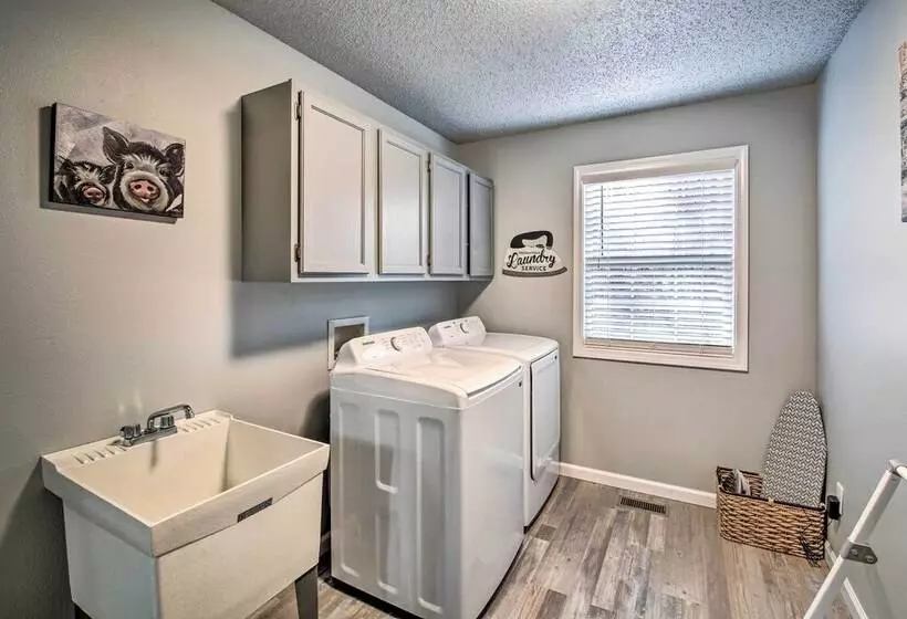 Inviting Home W/ Deck In Hot Springs Village!