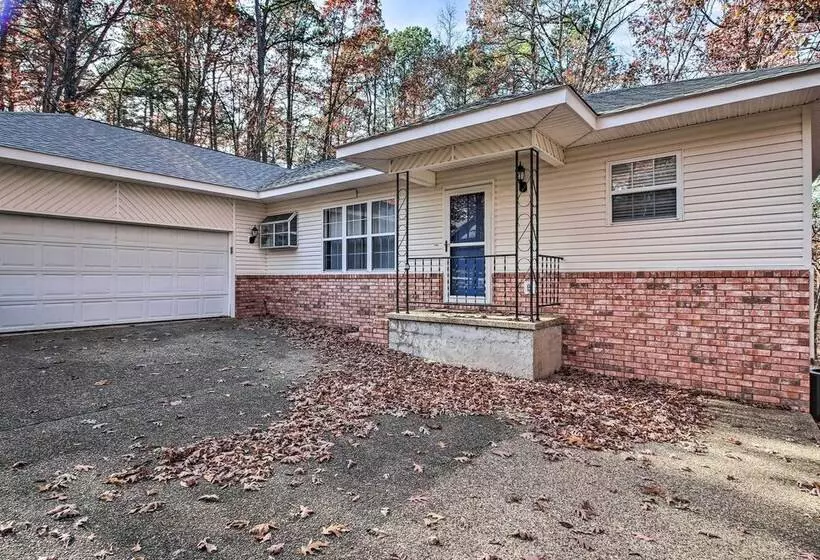 Inviting Home W/ Deck In Hot Springs Village!