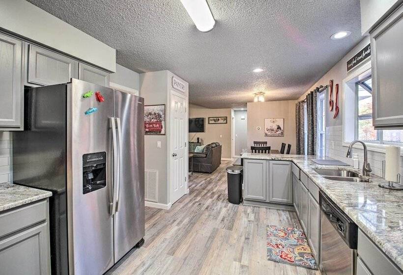 Inviting Home W/ Deck In Hot Springs Village!