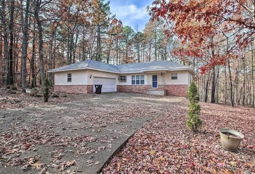 Inviting Home W/ Deck In Hot Springs Village!
