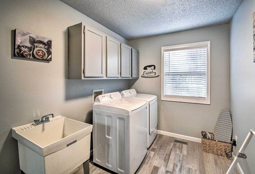 Inviting Home W/ Deck In Hot Springs Village!