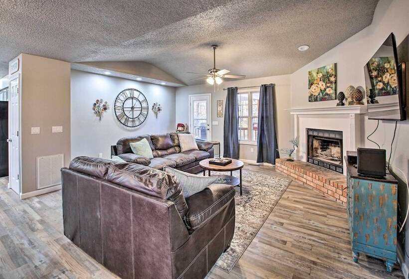 Inviting Home W/ Deck In Hot Springs Village!