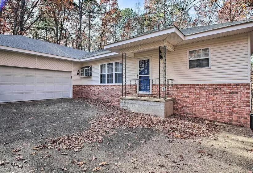 Inviting Home W/ Deck In Hot Springs Village!