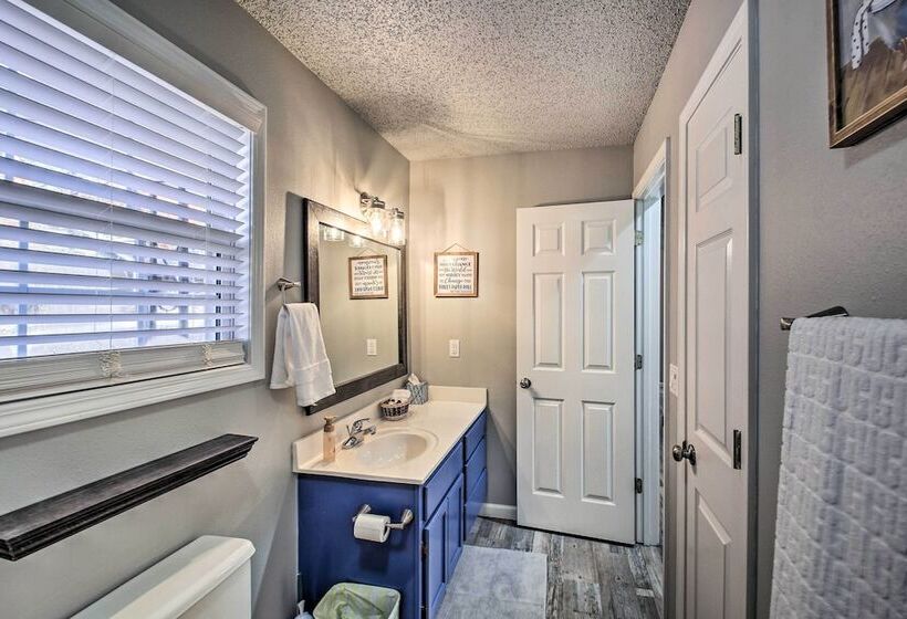 Inviting Home W/ Deck In Hot Springs Village!