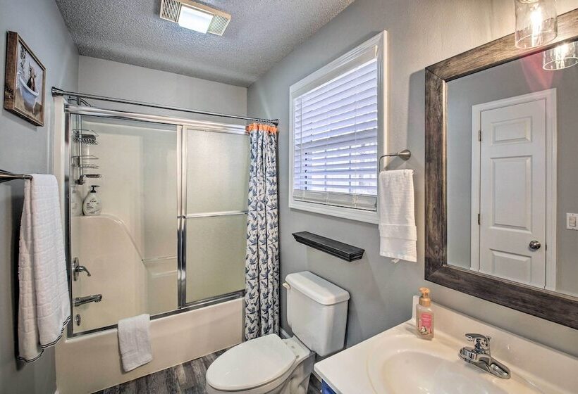 Inviting Home W/ Deck In Hot Springs Village!