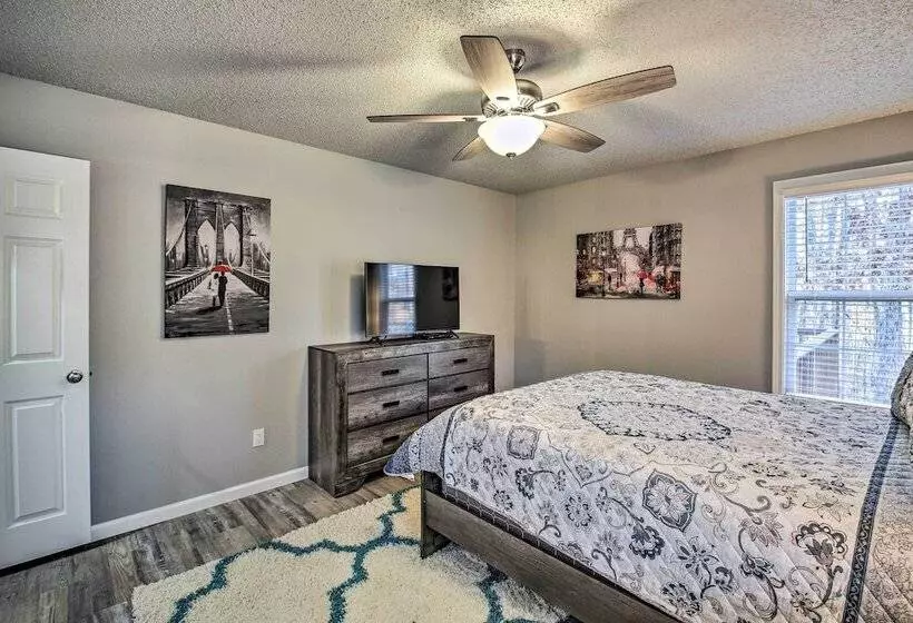 Inviting Home W/ Deck In Hot Springs Village!