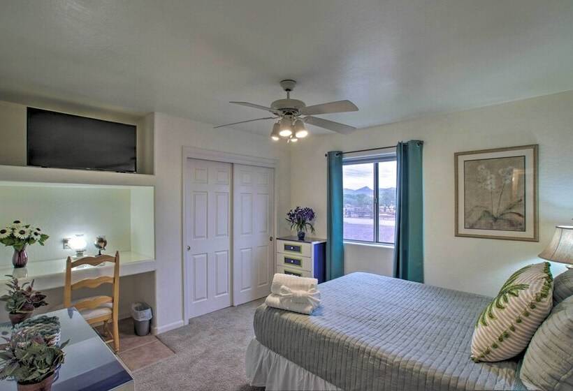 Phoenix Kick Back Corral W/ Outdoor Oasis!