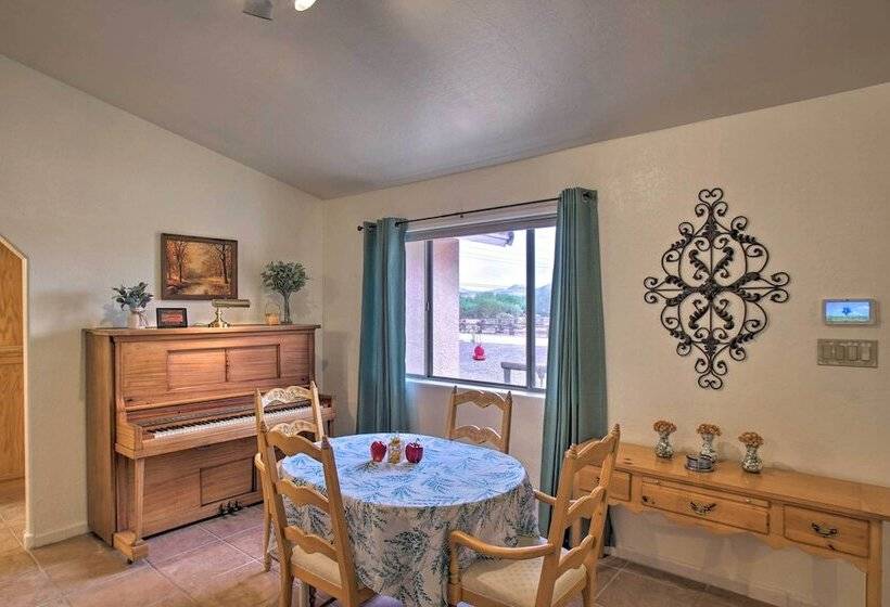 Phoenix Kick Back Corral W/ Outdoor Oasis!