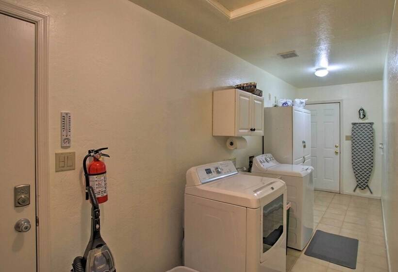 Phoenix Kick Back Corral W/ Outdoor Oasis!