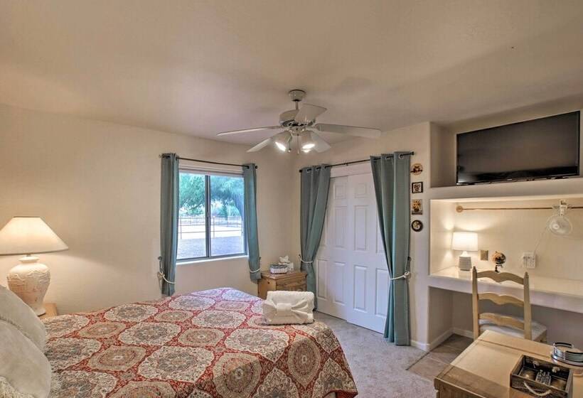 Phoenix Kick Back Corral W/ Outdoor Oasis!