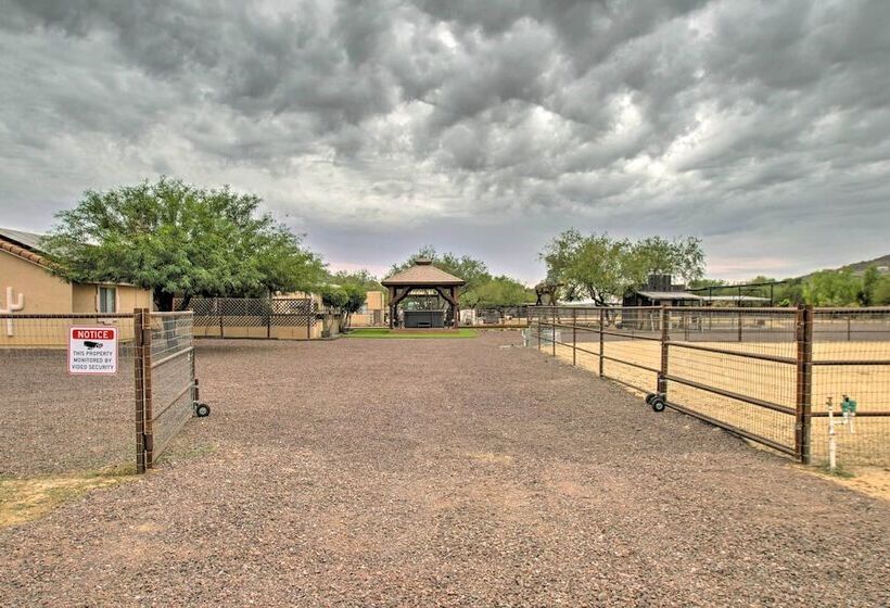 Phoenix Kick Back Corral W/ Outdoor Oasis!