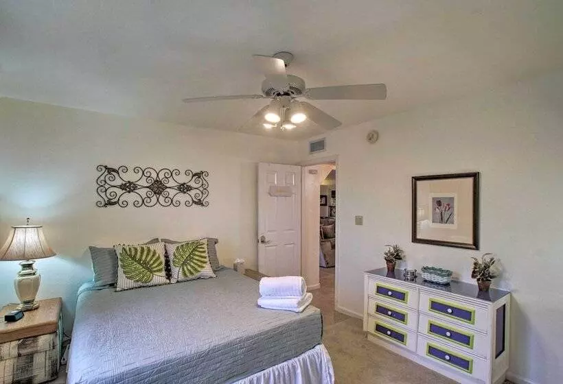 Phoenix  Kick Back Corral  W/ Outdoor Oasis!