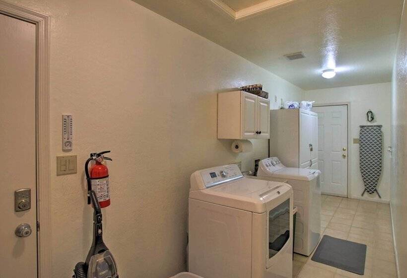 Phoenix Kick Back Corral W/ Outdoor Oasis!