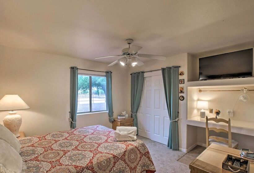 Phoenix Kick Back Corral W/ Outdoor Oasis!