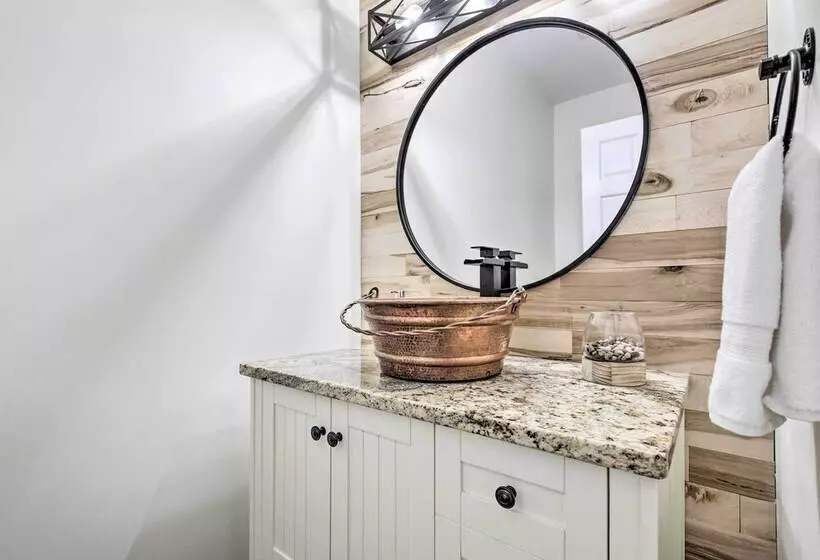 Lakefront Minocqua Getaway: Dock, Game Room!