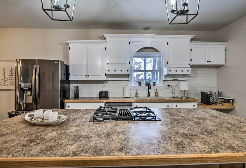 Lakefront Minocqua Getaway: Dock, Game Room!