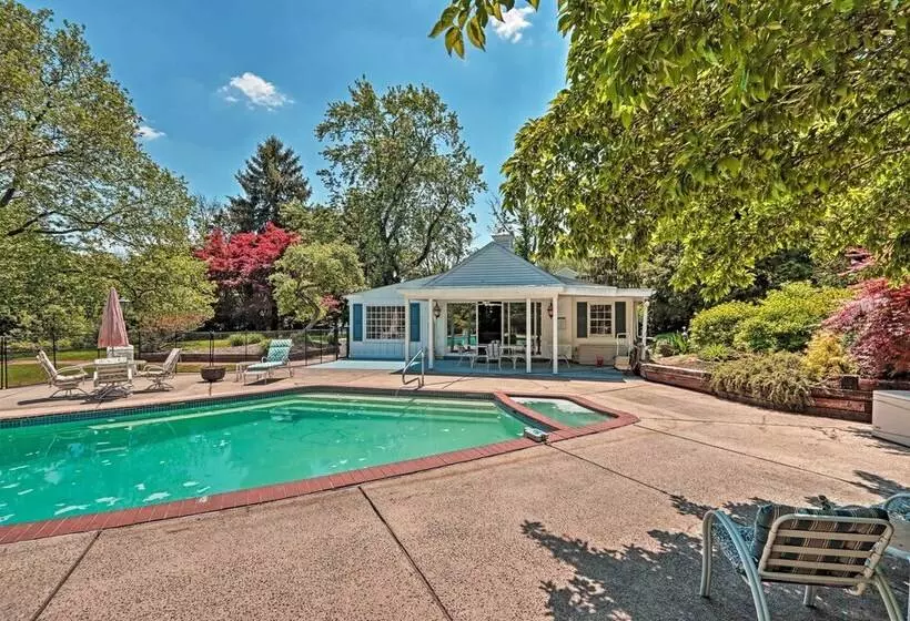 Morgan Hughes Homestead With Game Room And Pool!