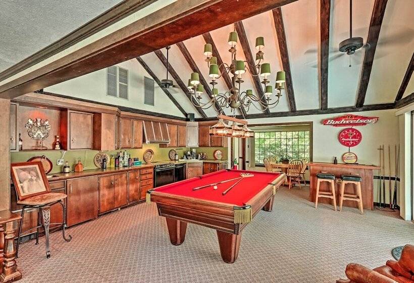 Morgan Hughes Homestead With Game Room And Pool!
