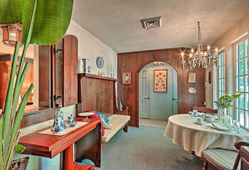 Morgan Hughes Homestead With Game Room And Pool!