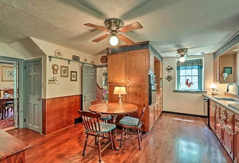 Morgan Hughes Homestead With Game Room And Pool!