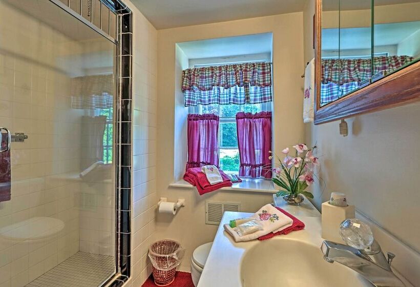 Morgan Hughes Homestead With Game Room And Pool!