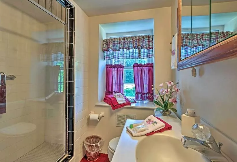 Morgan Hughes Homestead With Game Room And Pool!