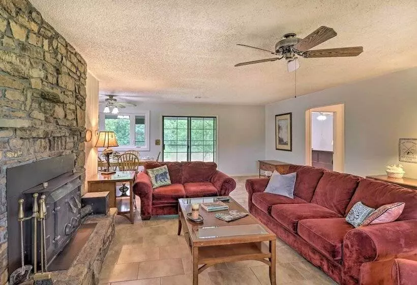 Norfork Getaway: Walk In White River Access!