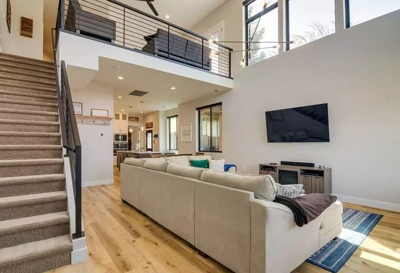 Near Skiing & Hiking: Mtn View Home In Parowan!