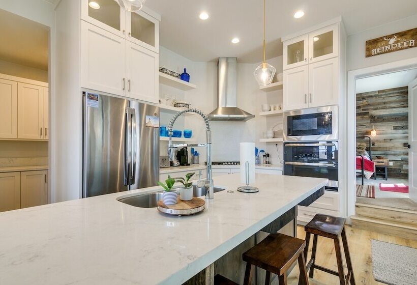 Near Skiing & Hiking: Mtn View Home In Parowan!