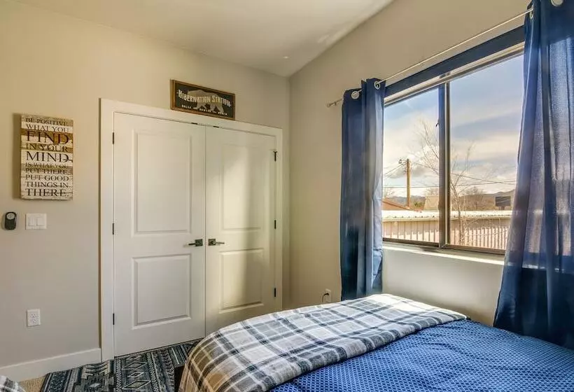 Near Skiing & Hiking: Mtn View Home In Parowan!